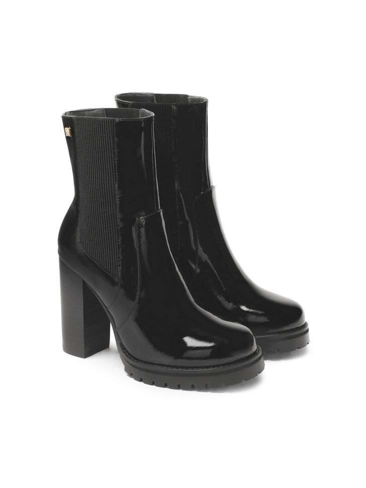 Lakierowane wysokie botki z suwakiem