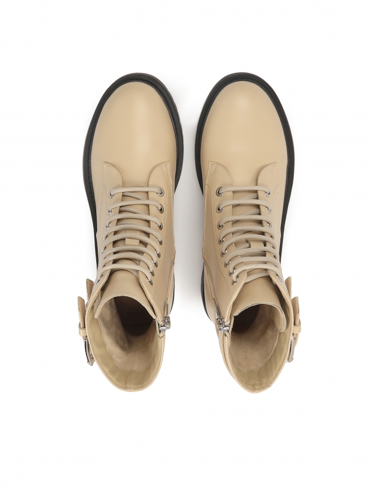 Beżowe skórzane trzewiki damskie w stylu militarnym