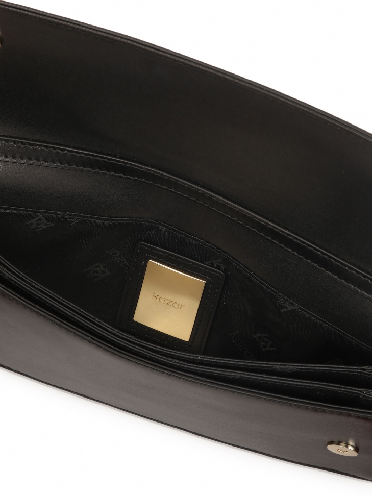 Podłużna płaska torebka z klapą