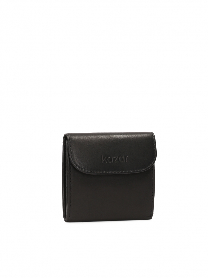Czarny portfel z zapinaną klapką