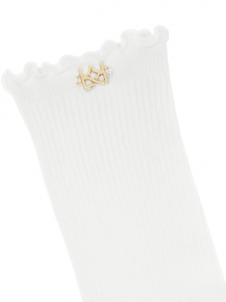 Białe skarpety prążkowane z falbanką