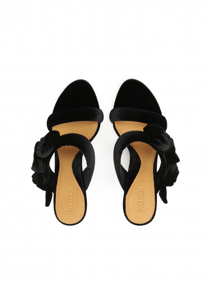 Klapki na obcasie zdobione różami 3D