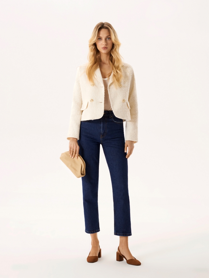 Wycięte czółenka nubukowe na słupku