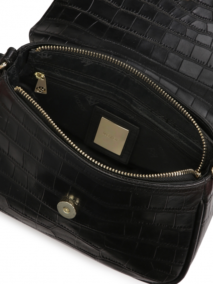 Czarna torebka na pasku z kieszenią w klapie