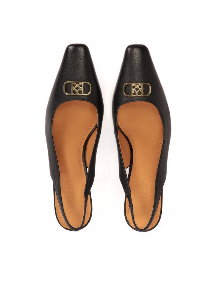 Czarne czółenka slingback z wąskim kwadratowym noskiem