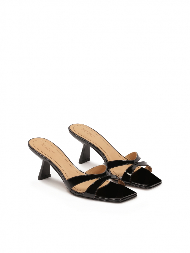 Lakierowane klapki z oryginalnym obcasem