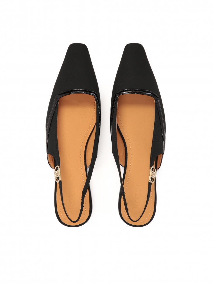 Czarne czółenka na płaskiej podeszwie z wydłużonym przodem