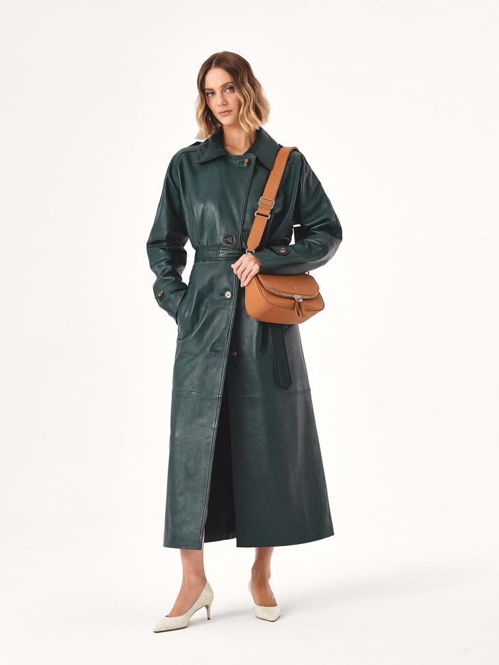 Skórzane czółenka w tłoczone monogramy KAZAR