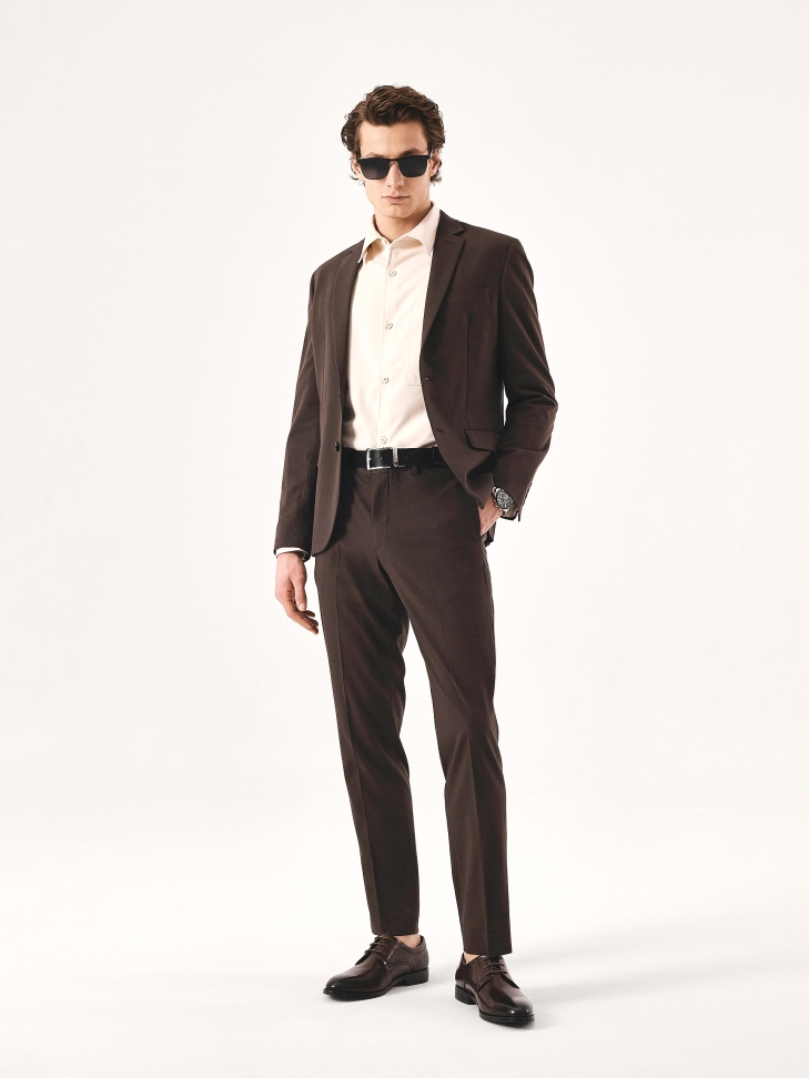 Czarne okulary przeciwsłoneczne