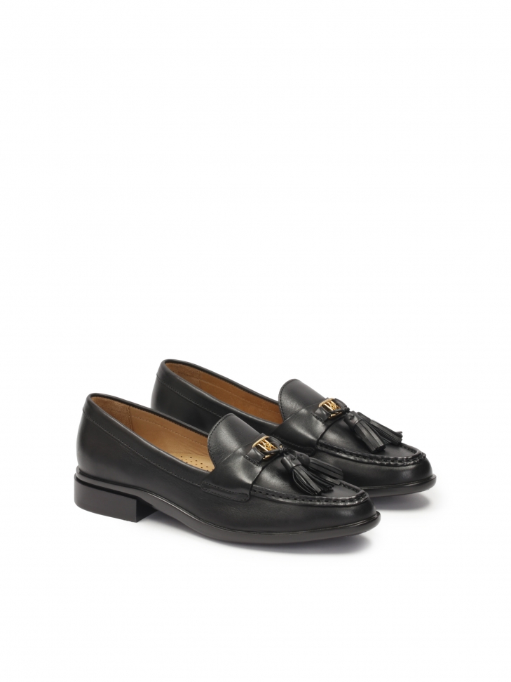 Skórzane półbuty na płaskiej podeszwie ozdobione chwostami