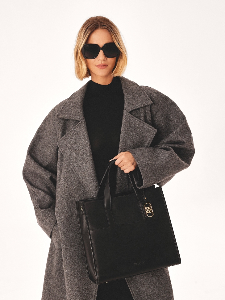 Duża torebka z rączkami i paskiem