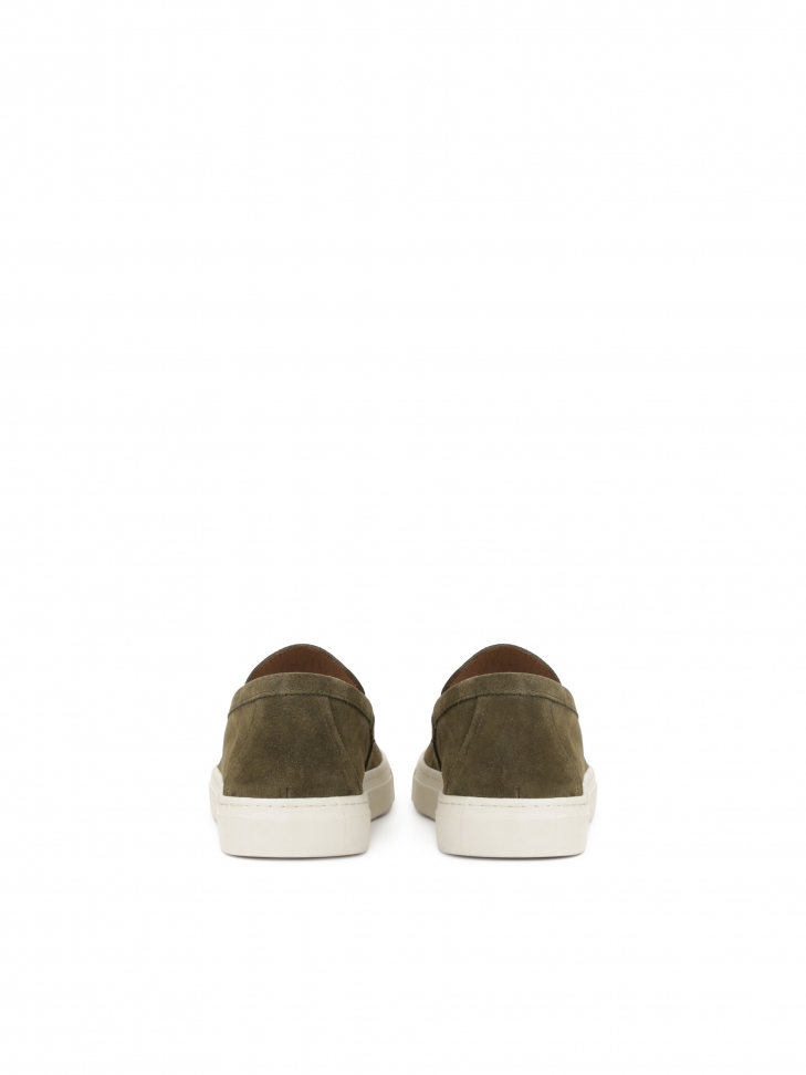 Wsuwane zamszowe sneakersy w kolorze khaki