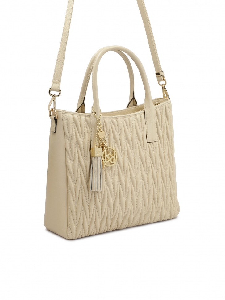 Pojemna torebka z efektownie zdobionej skóry