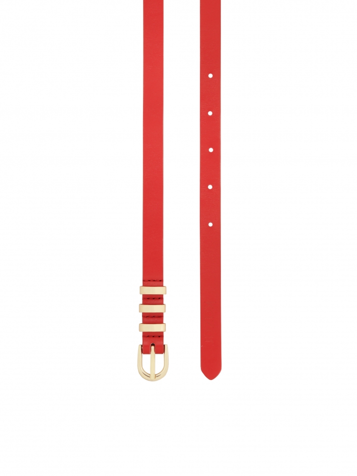 Wąski czerwony pasek z metalowymi szlufkami