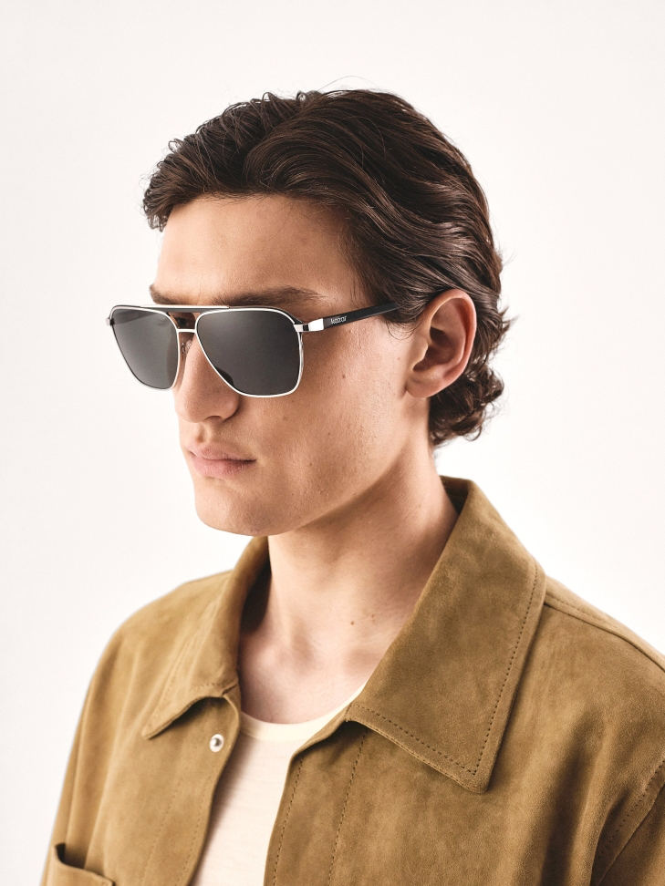 Okulary przeciwsłoneczne ze srebrną ramką