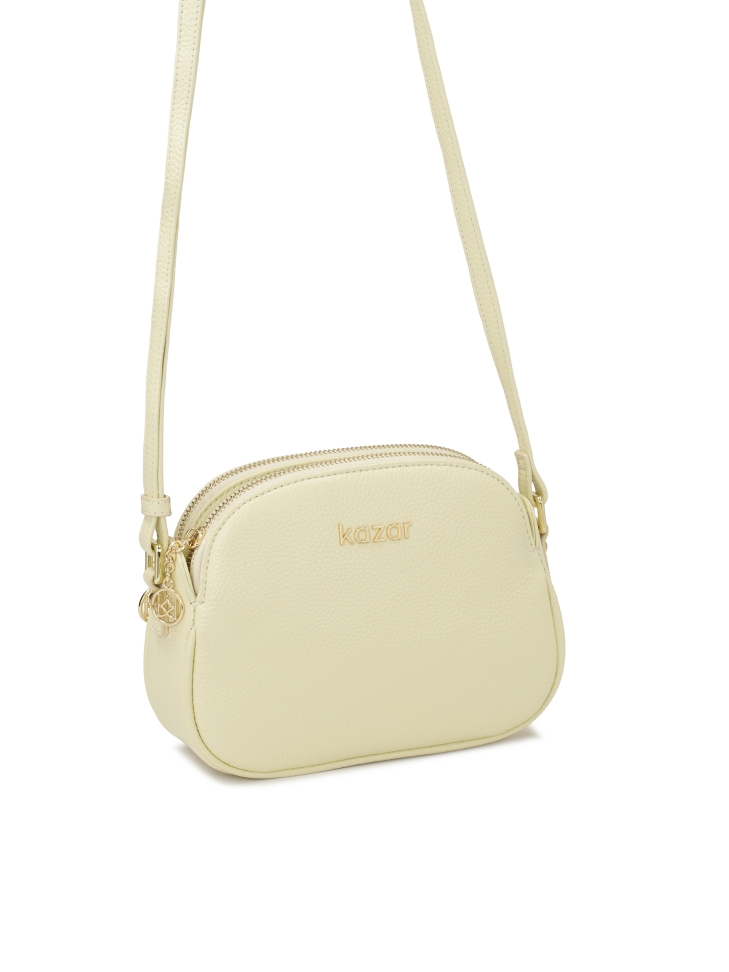 Skórzana torebka z długim paskiem