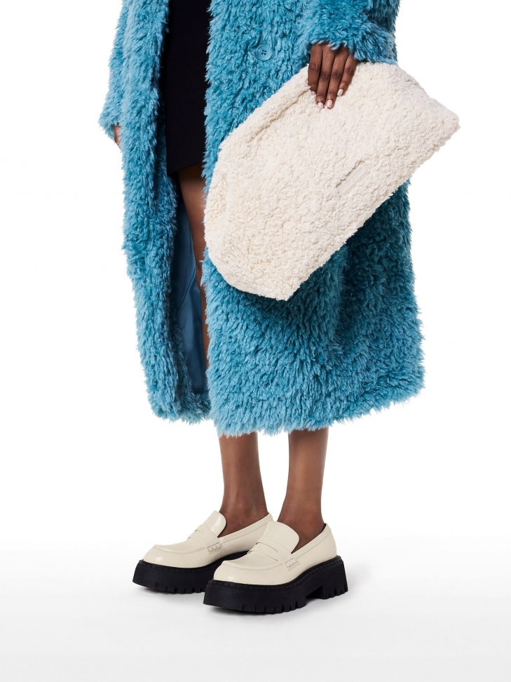 Futrzana kopertówka w jasnym kolorze