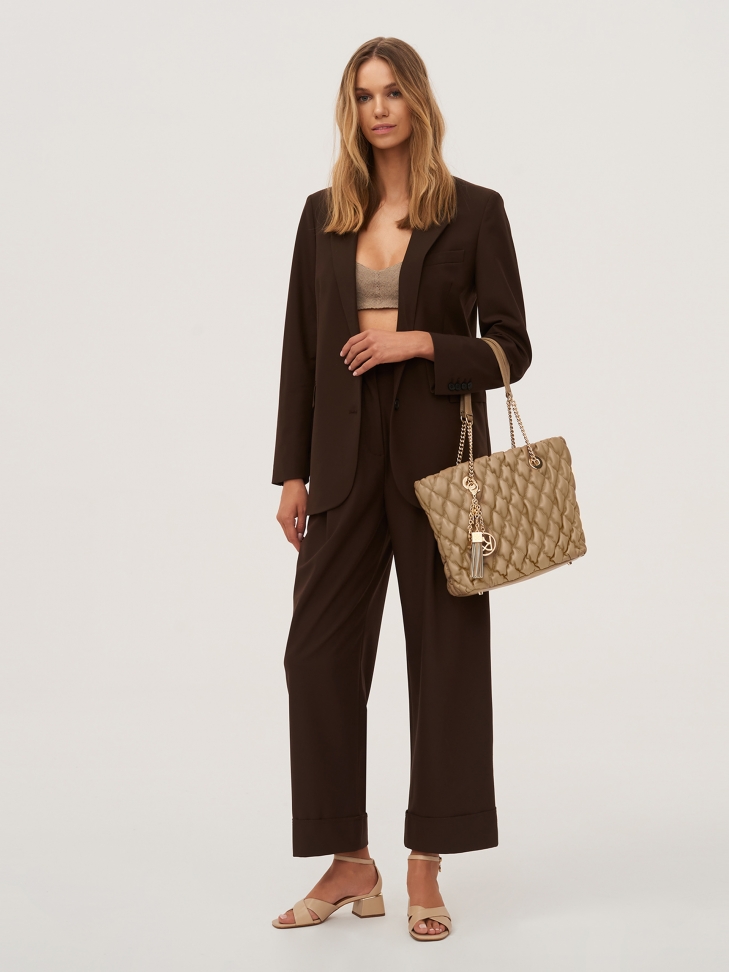 Miękka pikowana torebka z odpinanym brelokiem