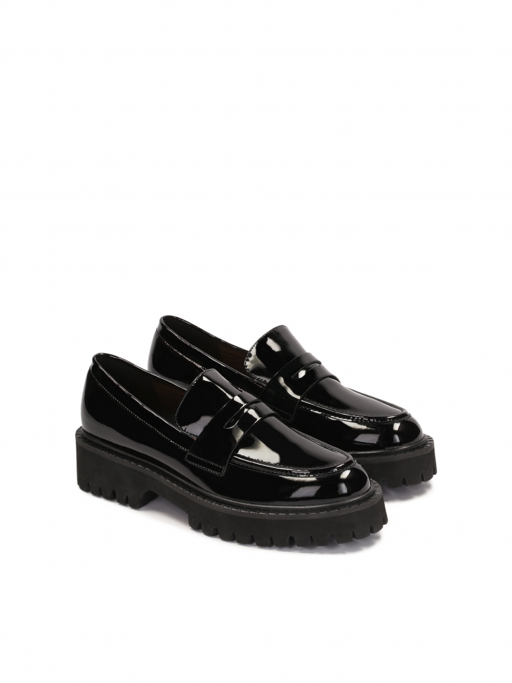 Lakierowane półbuty z podeszwą typu track