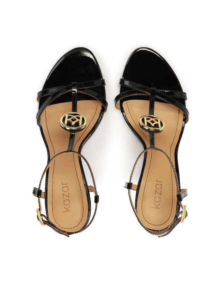 Czarne lakierowane sandały na obcasie