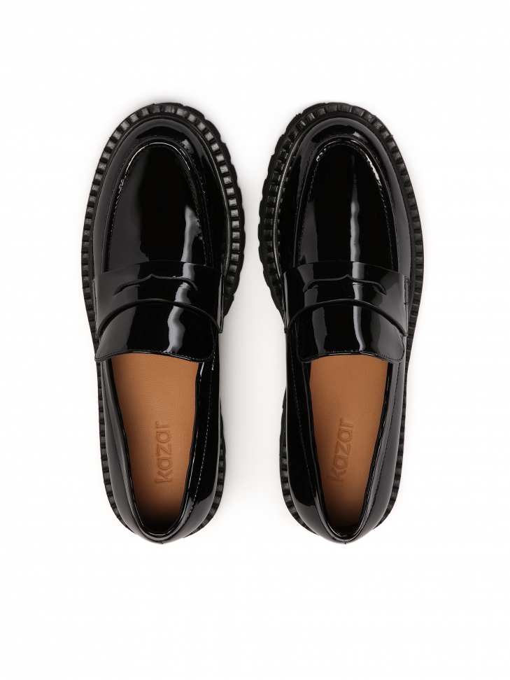 Lakierowane półbuty z podeszwą typu track