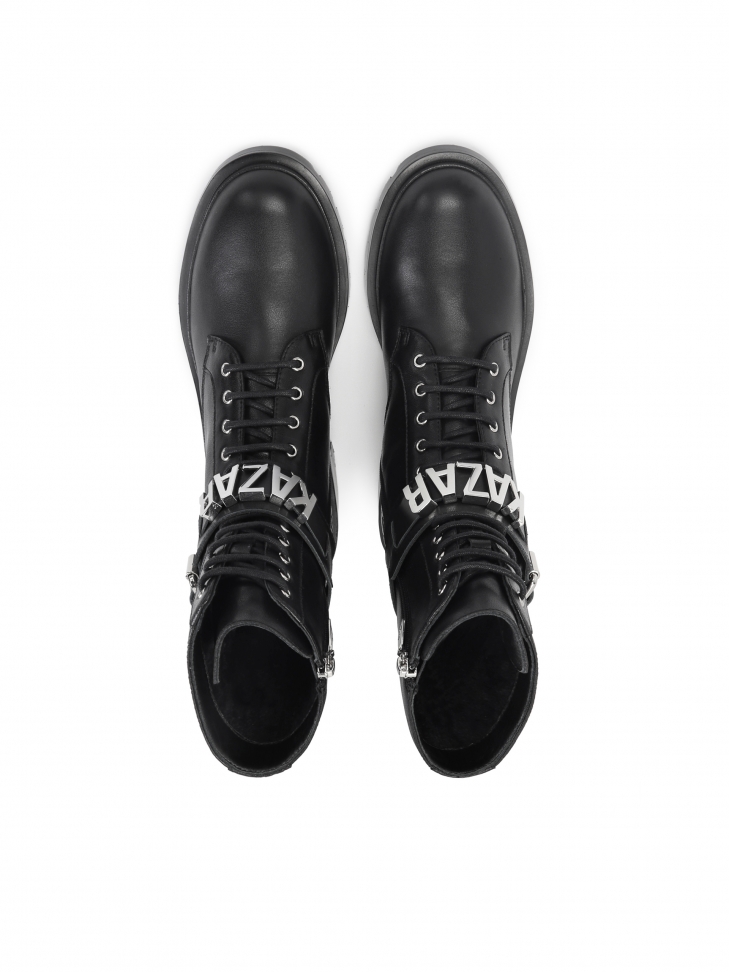 Wysokie trzewiki damskie z tłoczeniem i metalowym napisem