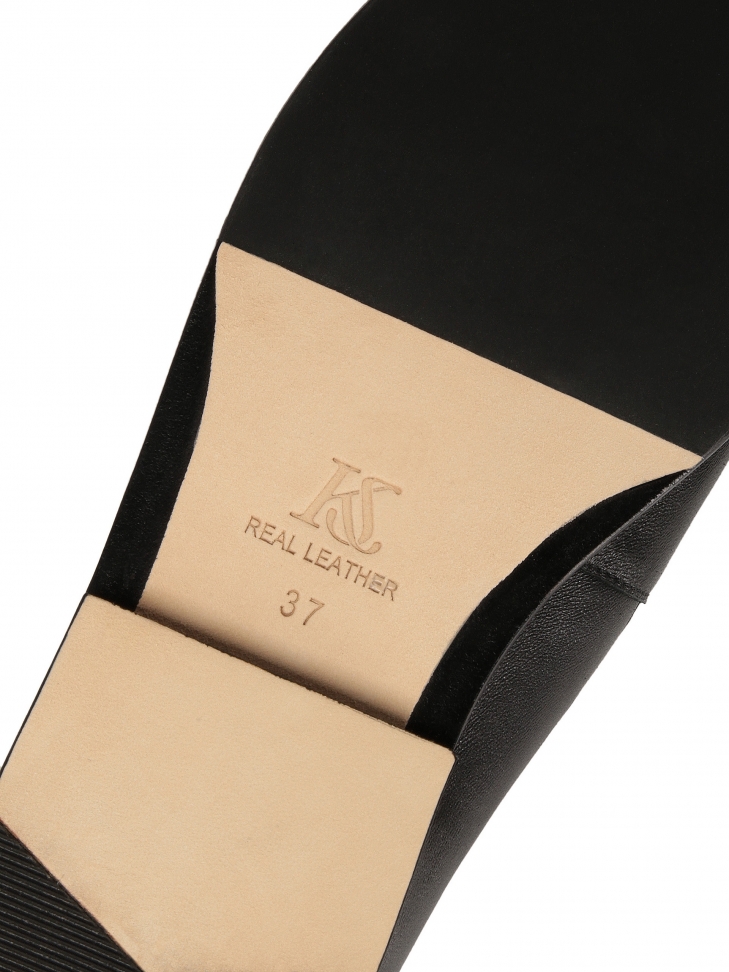 Minimalistyczne czarne półbuty ze skóry