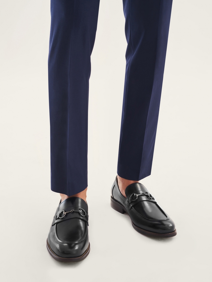 Eleganckie czarne loafersy męskie z metalową ozdobą