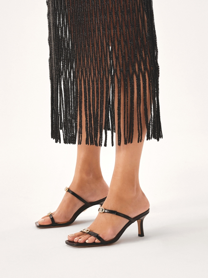 Klapki na średniej wysokości obcasie