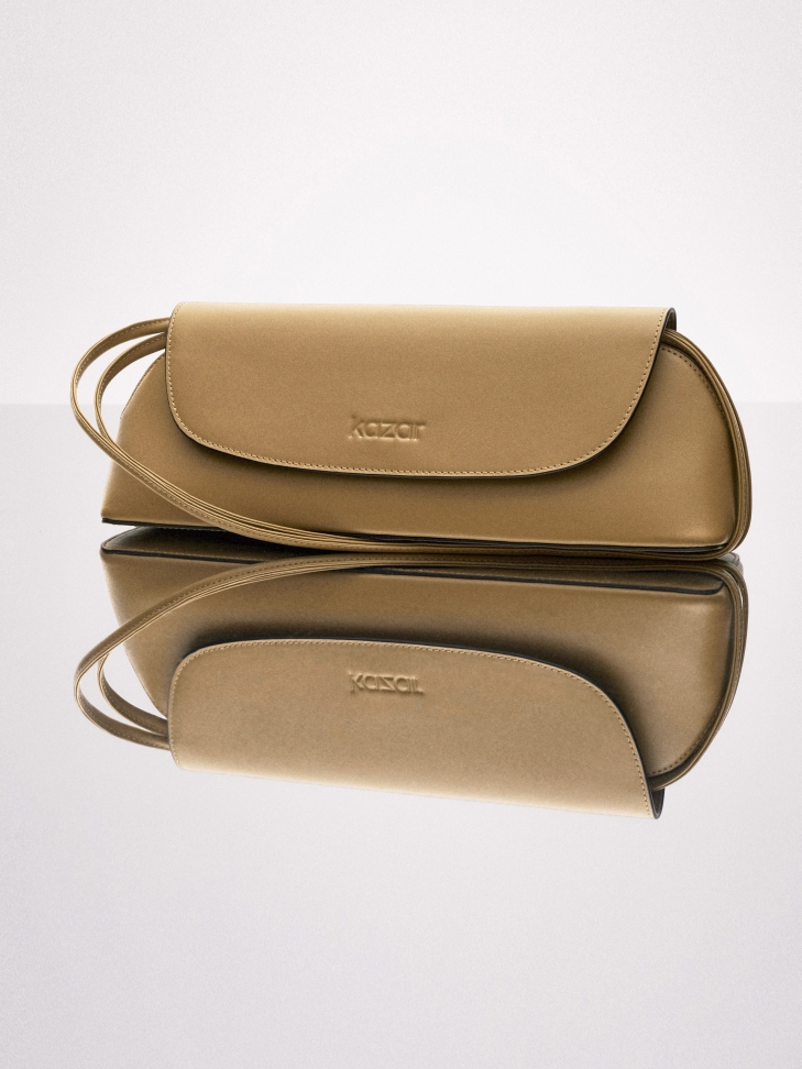 Sztywna podłużna torebka na ramię