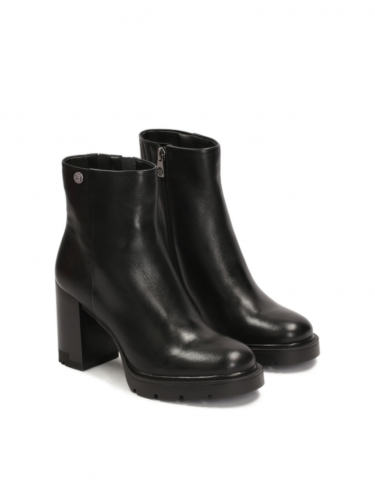 Botki na suwak na szerokim obcasie