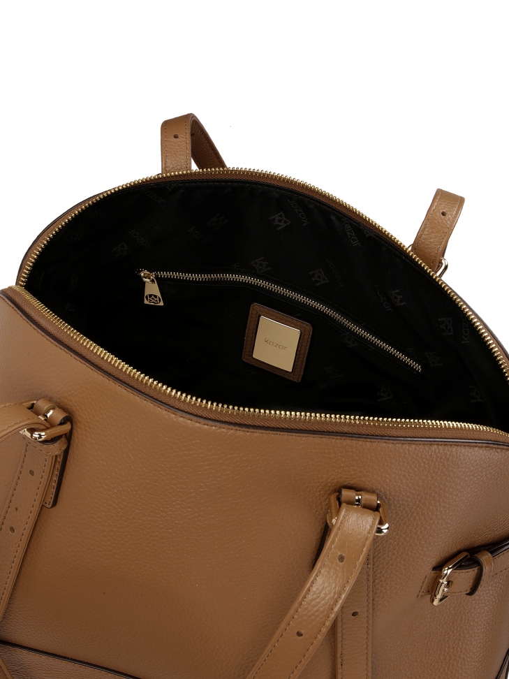 Brązowa torebka z szerokim dnem