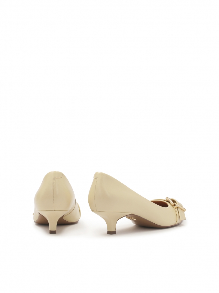 Niskie skórzane czółenka z klamrą