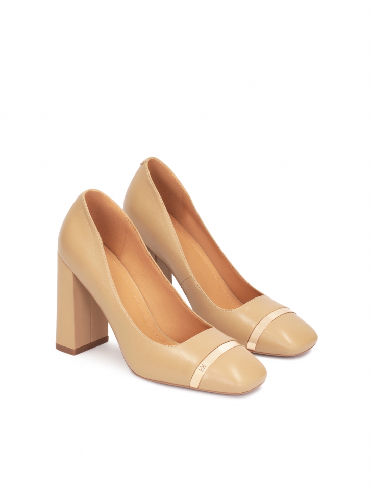 Jasnobrązowe skórzane czółenka na wysokim słupku