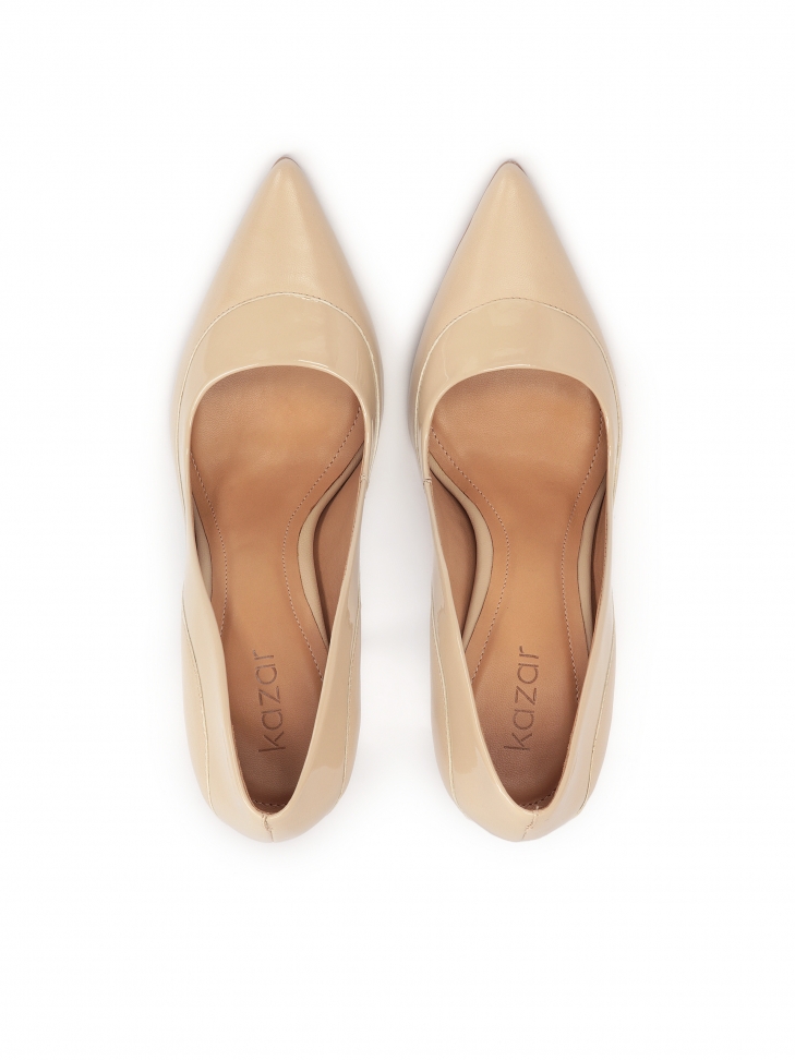 Beżowe czółenka na smukłej szpilce z lakierowaną wstawką