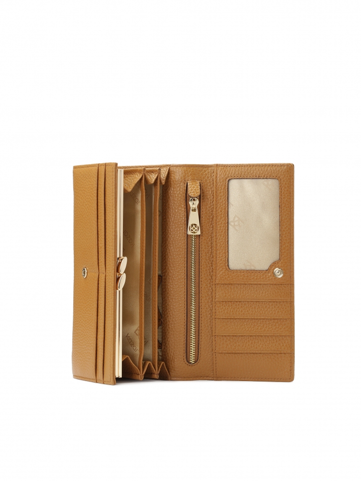 Jasnobrązowy portfel w tłoczony wzór