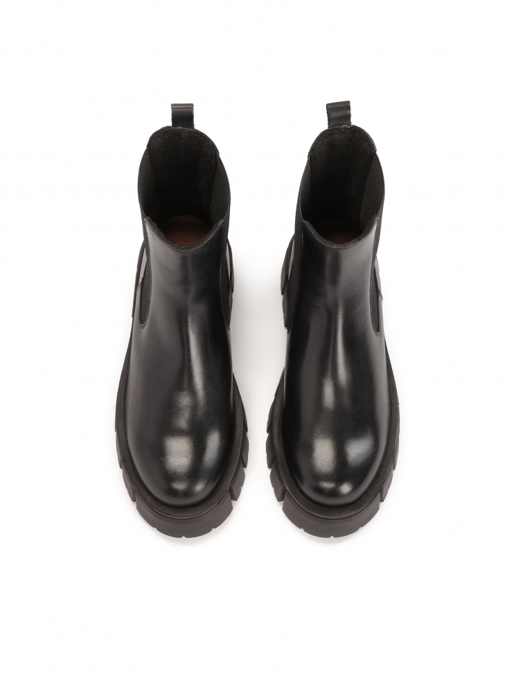 Klasyczne botki z elastycznymi wstawkami