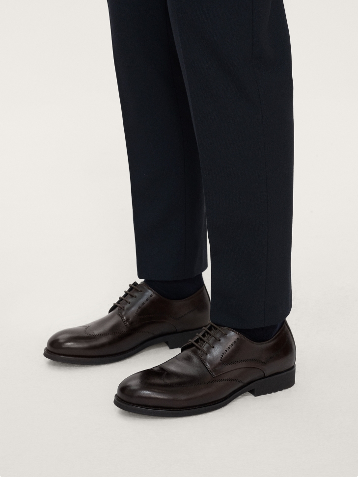 Brązowe półbuty męskie z eleganckim dziurkowanym wzorem