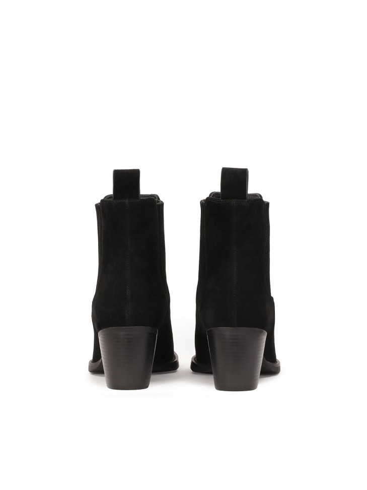 Czarne botki z zamszu bez zapięcia