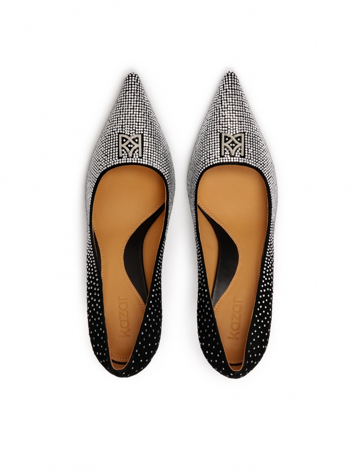 Zamszowe czółenka poyte srebrnymi yształkami