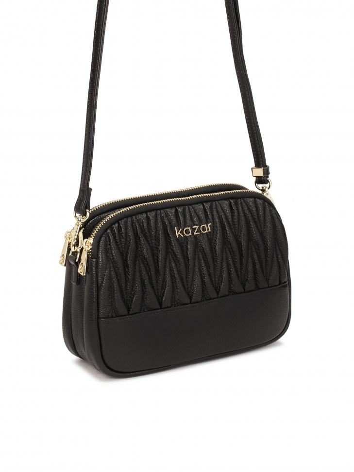 Mała czarna torebka z pikowaniem i monogramem KAZAR