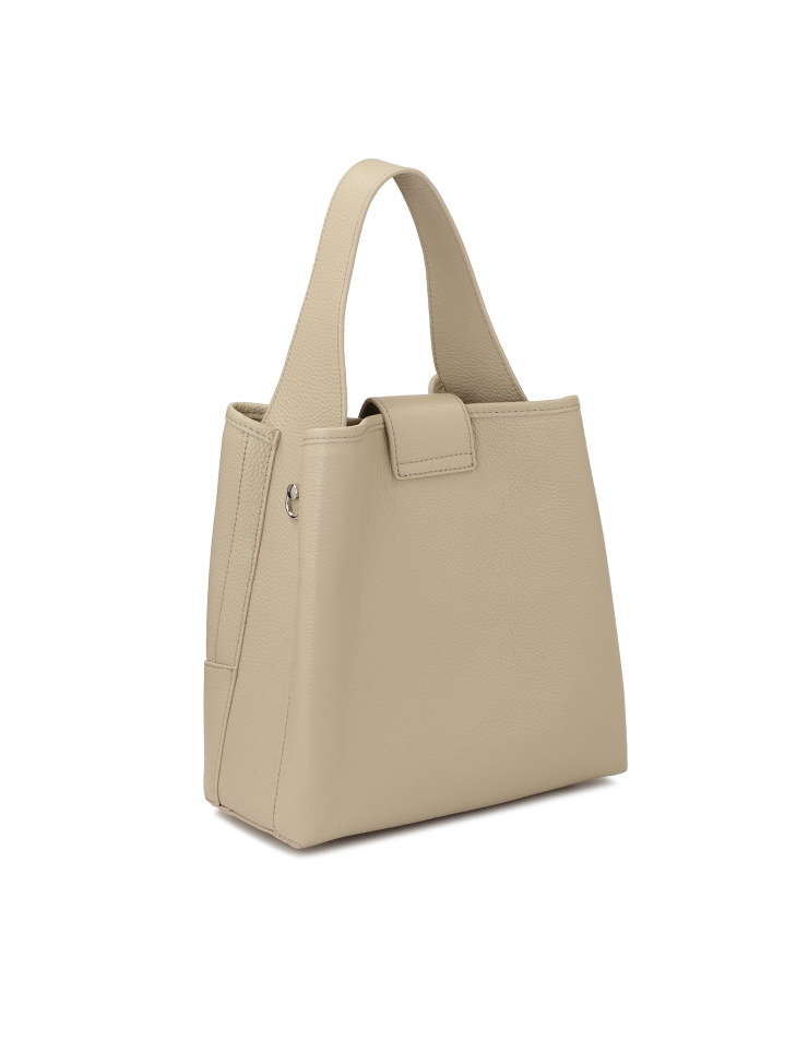 Jasnoszara torebka z ozdobnym zapięciem