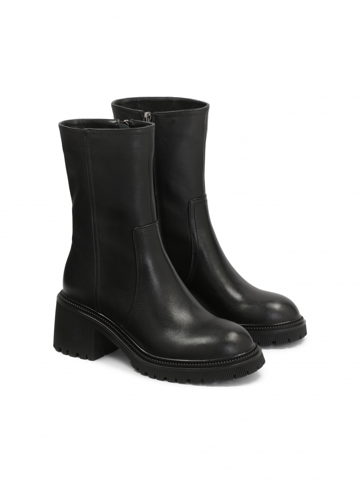 Skórzane botki z wysoką cholewką i szerokim obcasem z protektorem