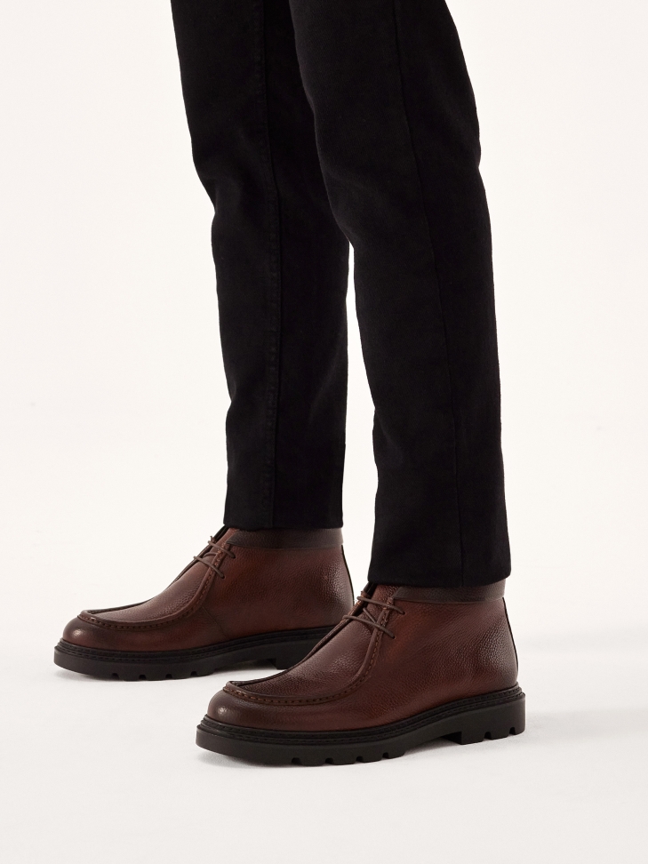 Sznurowane trzewiki z brązowej skóry