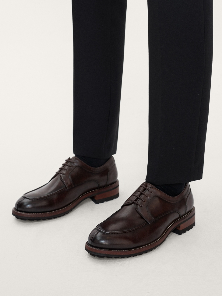 Brązowe skórzane półbuty męskie na podeszwie z bieżnikiem