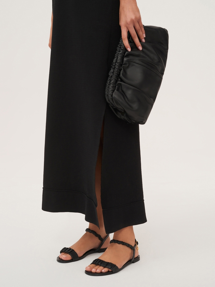 Czarne sandały damskie z marszczonym paskiem