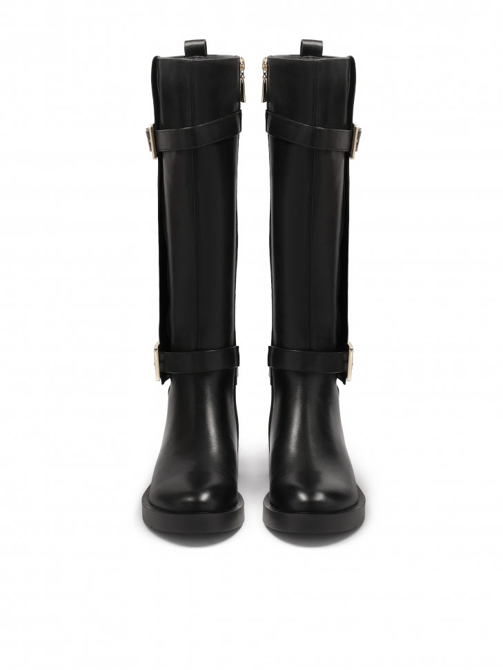 Czarne płaskie kozaki z nakładaną cholewką