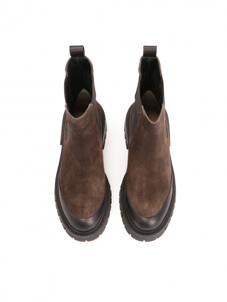 Wsuwane botki z elastycznymi wstawkami