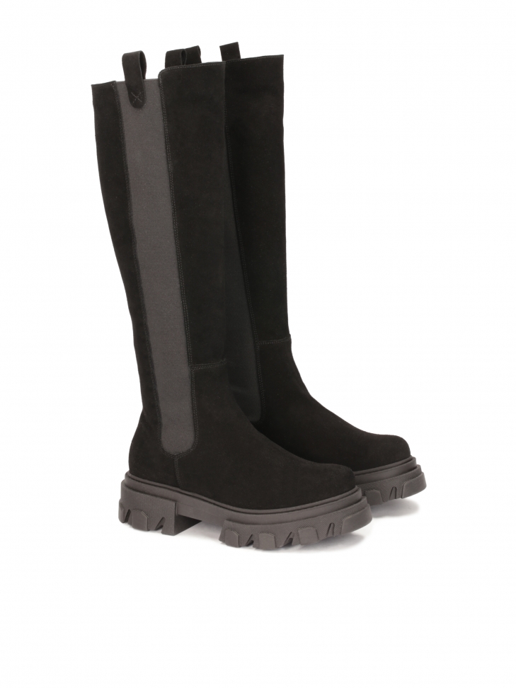 Zamszowe kozaki ze wsuwaną cholewką