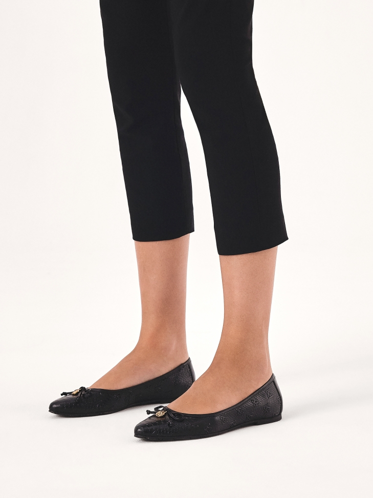 Czarne baleriny z tłoczonym wzorem